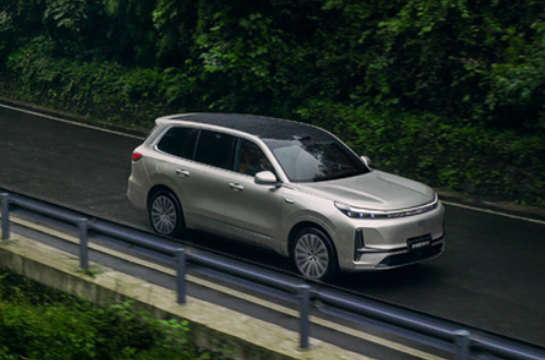 首次！美国知名汽车网测试中国车：吉利银河M9让美企直呼担忧