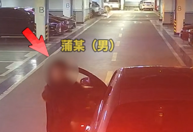 代驾送到家门口 男子自己开到停车场撞了 涉嫌危险驾驶罪