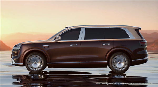 新一代问界M9三款新配色公布：大漠金棕、赛里木青、沧海银蓝