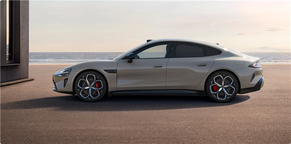 车主放心 小米辅助驾驶并未放弃世界模型 反而更强了