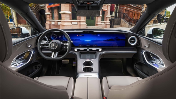 史上最运动的C级！奔驰C级纯电版全球首发：车内一块巨屏横贯前排