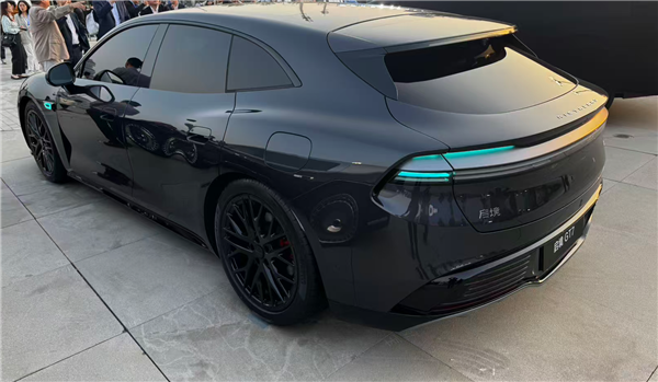 华为全家桶上车！启境GT7实车亮相：2.98秒破百的新一代智能猎装车