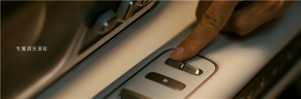 坐车也能做足疗！蔚来ES9行业首发机械足底按摩