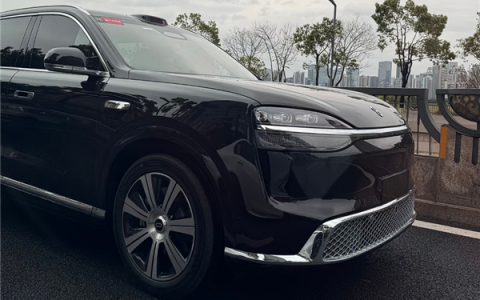 电池容量暴增 新款问界M9实车曝光：比老款硬朗太多