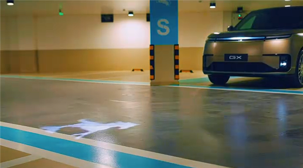 小鹏华为合作再升级 全新旗舰SUV GX搭载AI数字投影大灯