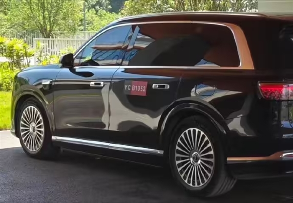 电池容量暴增 新款问界M9实车曝光：比老款硬朗太多