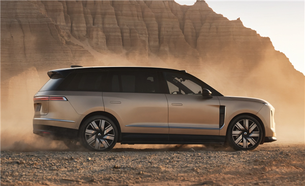 坐车也能做足疗！蔚来ES9行业首发机械足底按摩