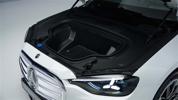 史上最运动的C级！奔驰C级纯电版全球首发：车内一块巨屏横贯前排