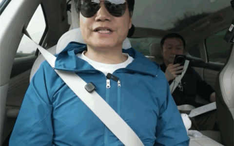 直播中遇蔚来ES8车主打招呼 雷军：感谢斌哥 让我成为蔚来首批投资人