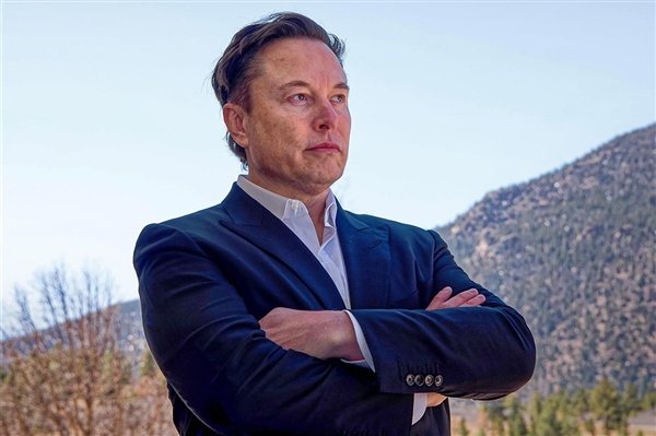 马斯克凌晨宣布：特斯拉已完成AI5自驾芯片流片