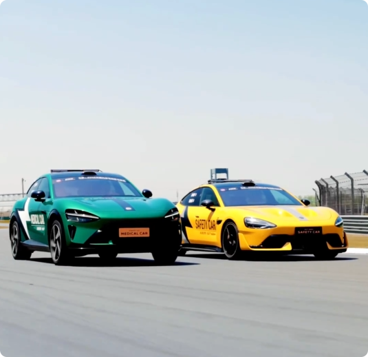 小米CTCC开赛：SU7 Ultra、YU7化身赛道守护神 颜值炸场