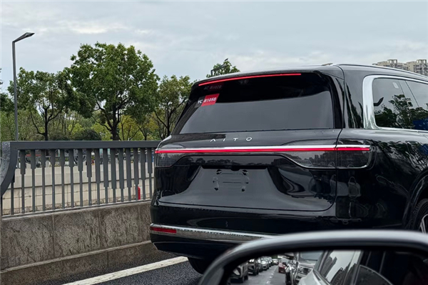 电池容量暴增 新款问界M9实车曝光：比老款硬朗太多