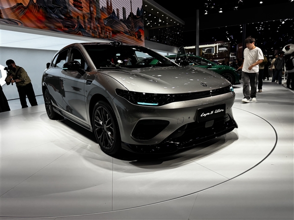 中欧联合底盘运动化调校 零跑Lafa5 Ultra上市：11.88万起