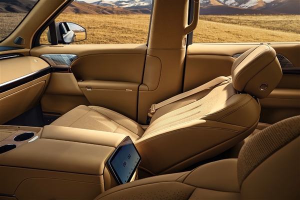 大湾区版“路虎揽胜”!小鹏旗舰GX内饰官图公布:飞航头等舱体验