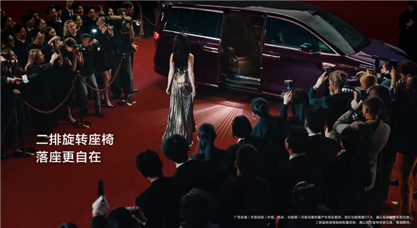 首发智能交互式侧门光毯 刘亦菲体验鸿蒙智行智界V9:挥手能关门