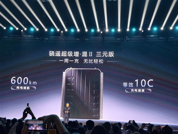 插混发动机没用了！宁德时代发布第二代骁遥超级增程电池：纯电续航破600公里
