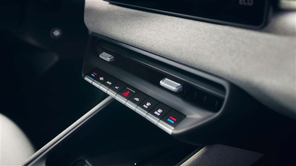 经典小车电动化重生 大众ID.Polo正式发布：实体按键管够！