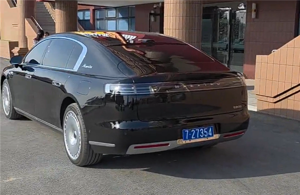 中国百万豪车尊界S800现身朝鲜平壤：车牌号非比寻常