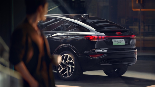 价格大幅下调拼了！新款奥迪Q6L e-tron家族上市：限时26.98万起