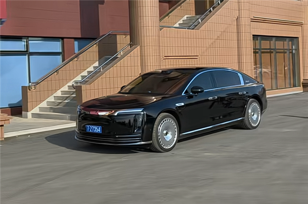 中国百万豪车尊界S800现身朝鲜平壤：车牌号非比寻常