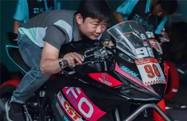 理想汽车高管：张雪三缸机绕开所有海外专利壁垒 解决了国产大排摩托卡脖子问题