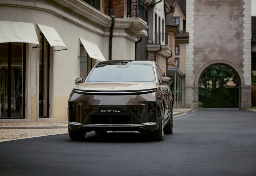 当800V和激光雷达变成“买菜车”标配，2026年的车企还能卷什么？