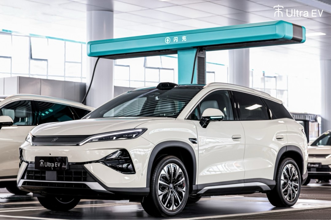 当800V和激光雷达变成“买菜车”标配，2026年的车企还能卷什么？