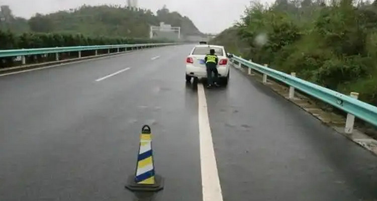 高速公路停车扣几分