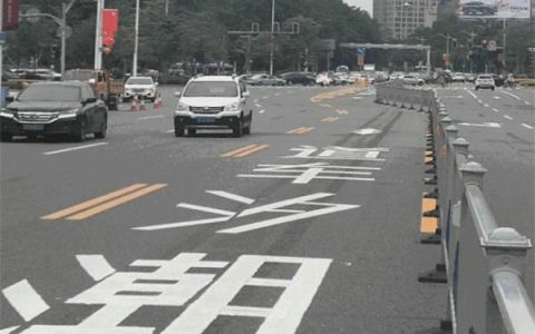 潮汐车道线可以变道吗