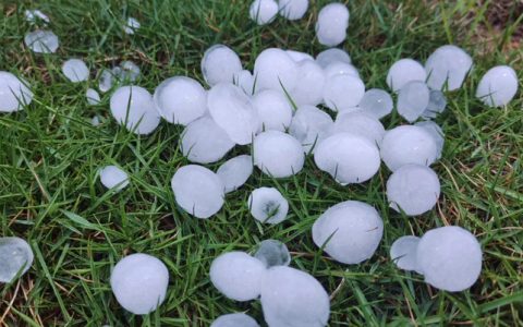 车被冰雹砸了保险赔吗