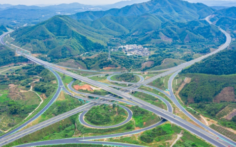 驾驶机动车在高速公路上倒车扣几分