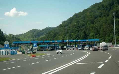 高速公路过路费取消是真的吗