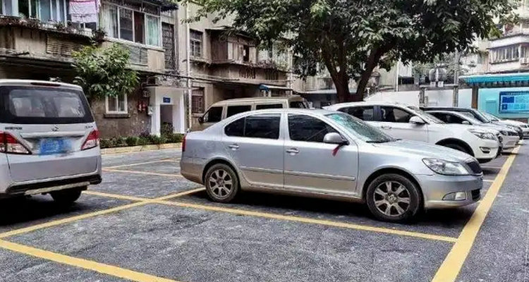 在路边停车位停车没交费会怎么样