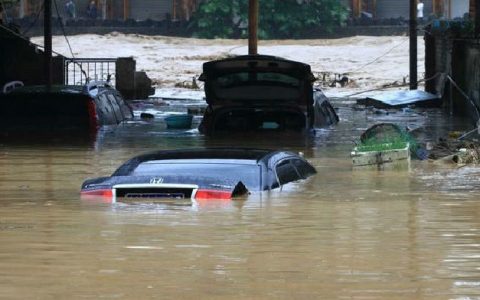 下雨天车被水淹了怎么办