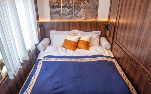长三角首列舒适型旅游列车亮相：全列软卧+独立卫浴