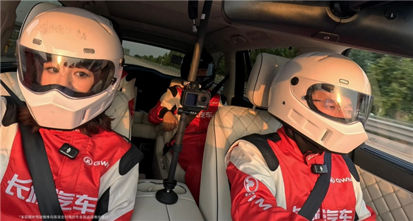 CEO上阵亲测!魏牌V9X 221.8km/h双轮同步爆胎挑战成功:创下全球纪录