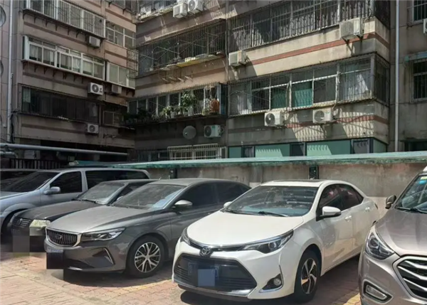 扫错就是钓鱼链接!车主吐槽充电桩乱象:1个桩上8个码电价还不同