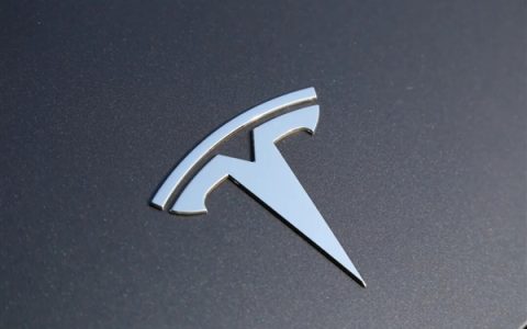 特斯拉监督版FSD入华 但是先别急着开香槟