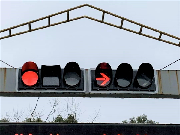 路口右转 到底要不要等红灯？交警详细释疑科普