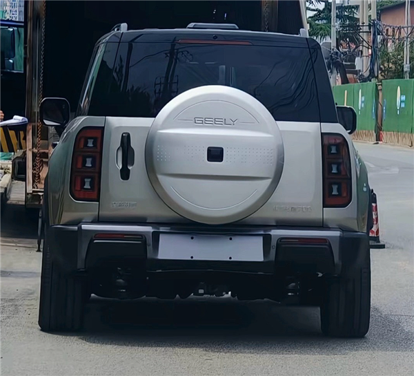 吉利全地形SUV“银河战舰700”实车曝光:大宽体看着就霸气
