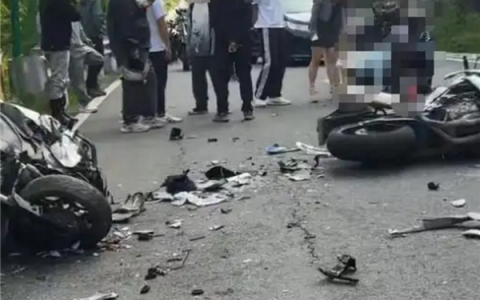 现场视频惨烈！西安秦岭210国道摩托车逆行肇事致1死1伤 两车不减速碰撞让网友感慨