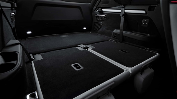 百万级旗舰SUV！全新奥迪Q9内饰首曝：彻底抛弃烤漆工艺