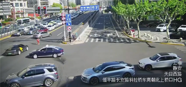 别把智驾当代驾！男子隔夜酒后用辅助驾驶开车 结果驾驶证废了