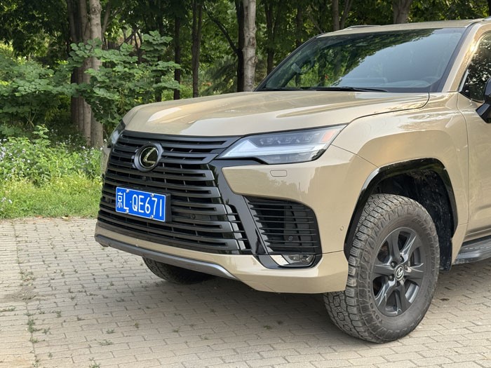 傲视群雄 试驾雷克萨斯LX700h OVERTRAIL领境版