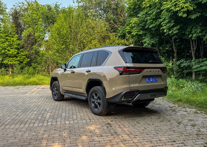 傲视群雄 试驾雷克萨斯LX700h OVERTRAIL领境版