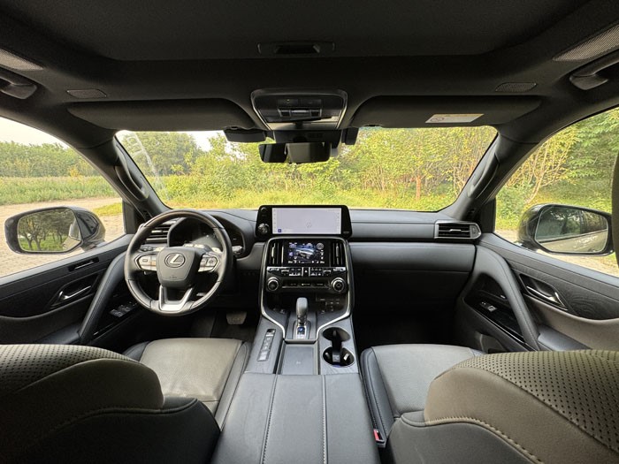 傲视群雄 试驾雷克萨斯LX700h OVERTRAIL领境版