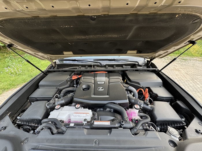 傲视群雄 试驾雷克萨斯LX700h OVERTRAIL领境版