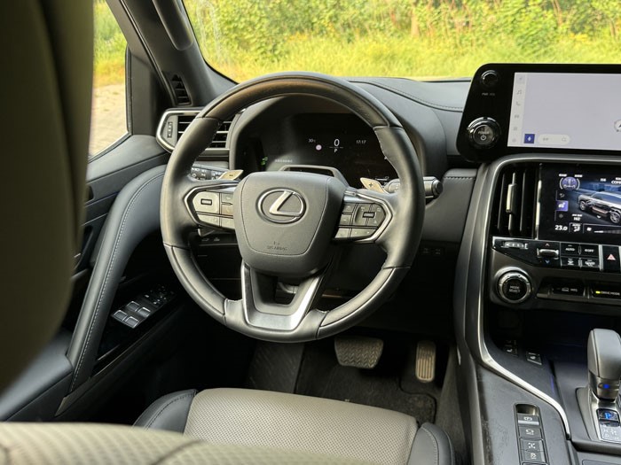 傲视群雄 试驾雷克萨斯LX700h OVERTRAIL领境版