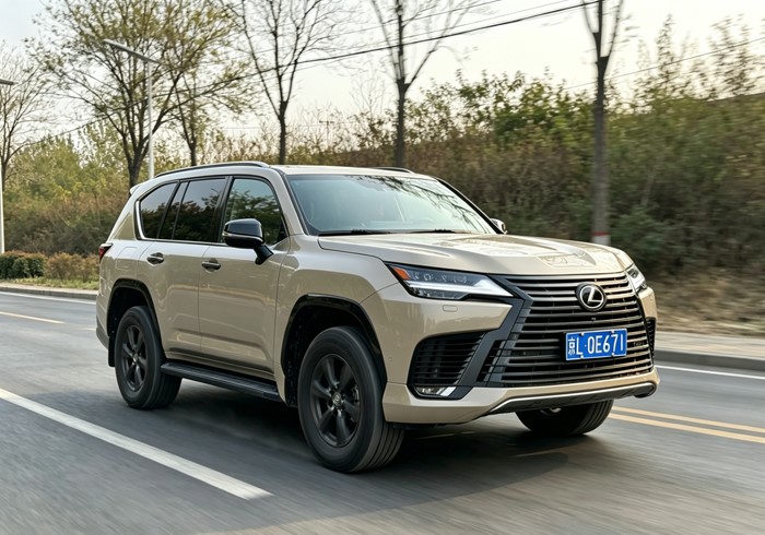 傲视群雄 试驾雷克萨斯LX700h OVERTRAIL领境版