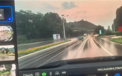 值回车价！华境S雨天路口突遇横穿马路三轮车：AEB生效避免碰撞